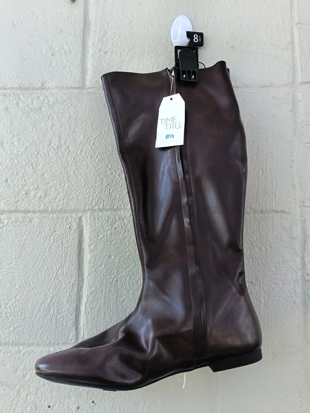 Women’s Tall Burgundy Knee-High Leather Boots Side Zip Size 8.5 US New With Tag